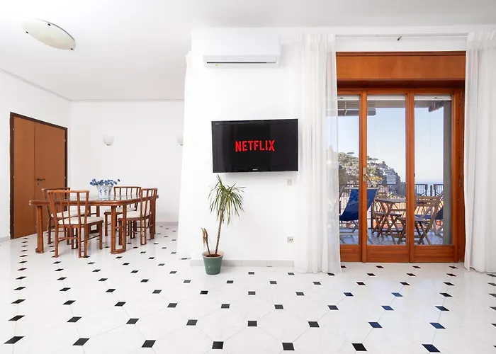 Capo Sereno - Large & Bright With Terrace Sorrente