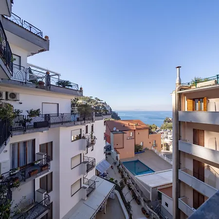 Capo Sereno - Large & Bright With Terrace Sorrente