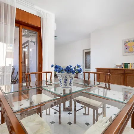 Capo Sereno - Large & Bright With Terrace *