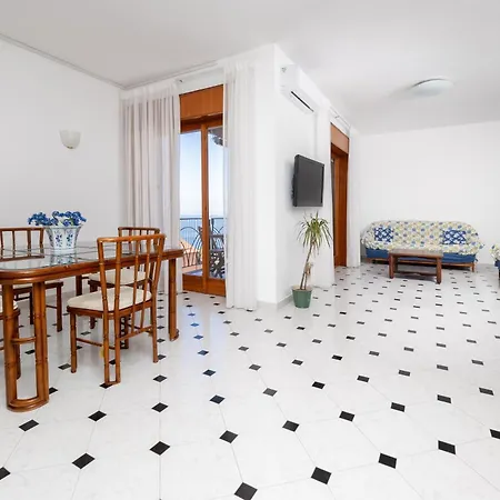 Capo Sereno - Large & Bright With Terrace Apartment